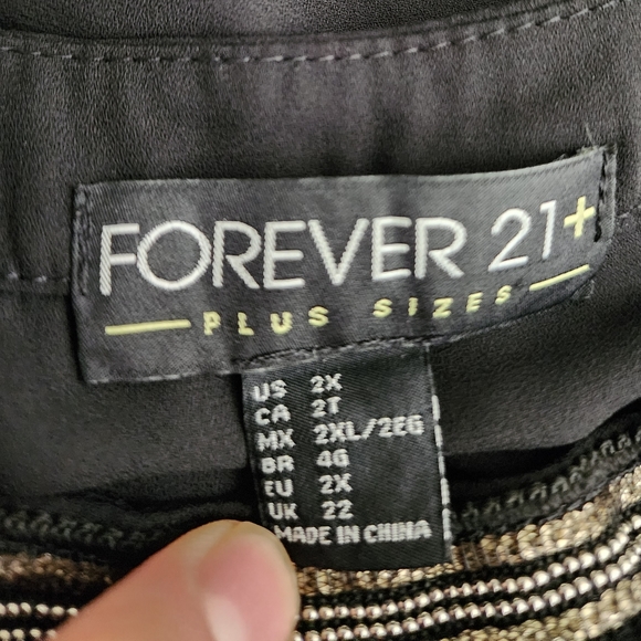 FOREVER 21 Long Sleeve Blouse. Beaded Round Neck. Button Up Back. Size 2XL - Picture 8 of 12